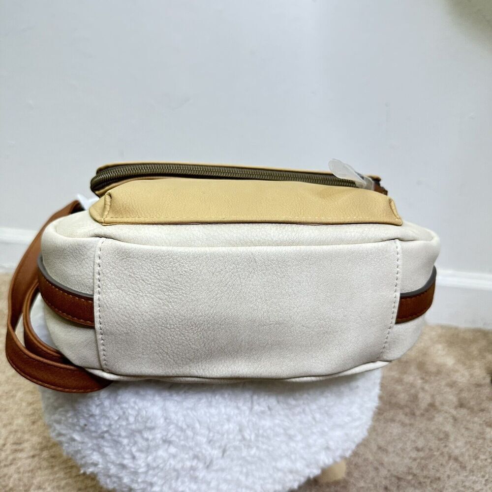 Time and Tru Dayana Essential Crossbody Bag with Adjustable Strap Beige Tan - Picture 7 of 8